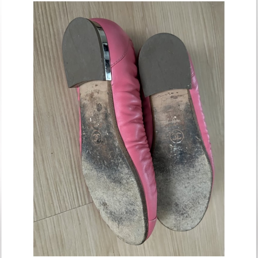 CHANEL Pink Leather Ballet Flats with Quilted CC Toe - Picture 2 of 10